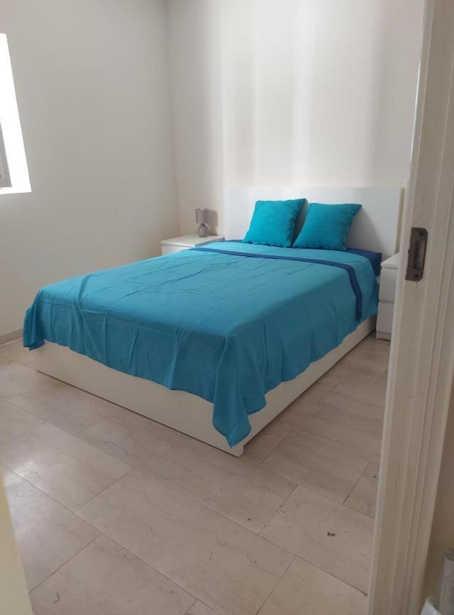 Central One Bed Apartment, Sleeps 4 With Roof Top Pool. Gibilterra Esterno foto